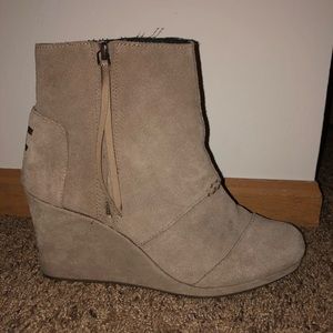 Toms Wedges, Desert Suede